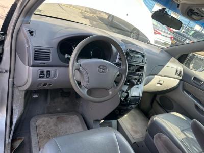 to2007 Toyota Sienna Wheelchair Van White 92k miles - Thumbnail 9