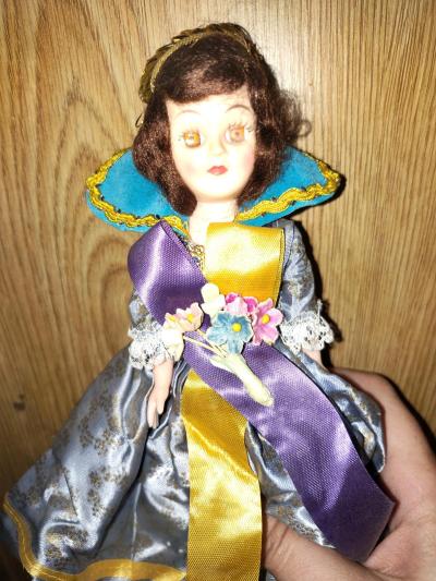 Madame Alexander dolls of the world collection 60s dolls - Thumbnail 11
