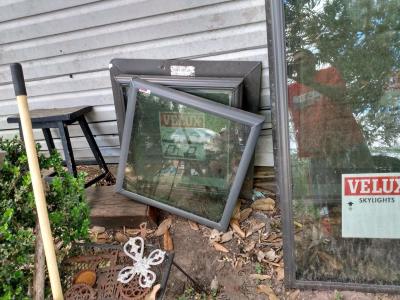 VELUX SKYLIGHTS NEW OPEN BOX NEVER INSTALLED - Thumbnail 3