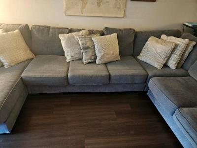 Ashley Castano 5Piece Gray Sectional Sofa w Chaise - Thumbnail 4