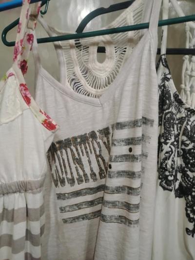 3 summer shirts size small - Thumbnail 2