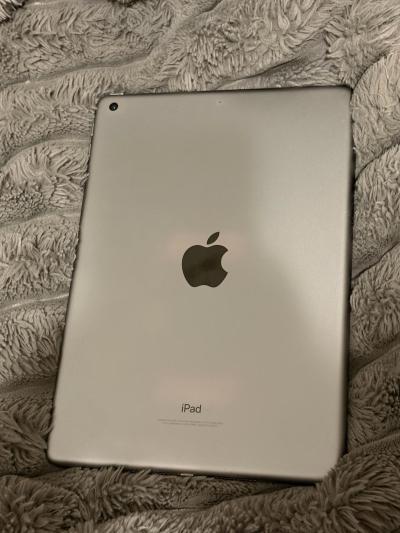 iPad 6th generation - Thumbnail 2