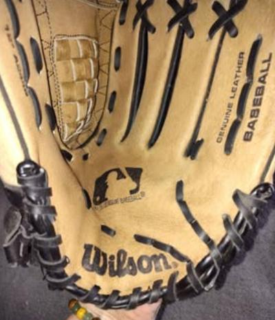 2 genuine leather baseball gloves - Thumbnail 3