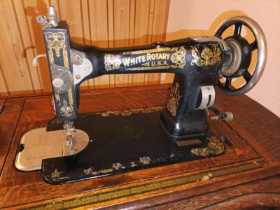 white company 1913 treadle sewing machine - Thumbnail 6