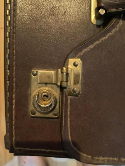 Briefcase - Thumbnail 3