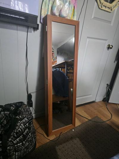 jewelry cabinet - Piedmont, South Carolina