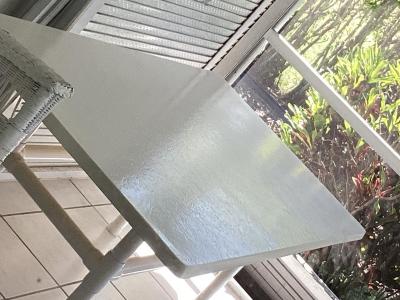 white  table - Thumbnail 1