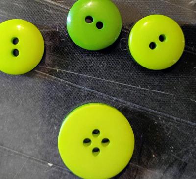 variety of vintage buttons - Thumbnail 5