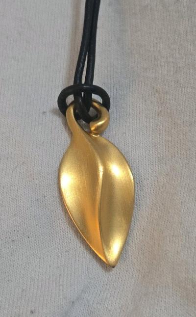 Monet Gold Tone Leaf Pendant Necklace on Black Cord - Thumbnail 4