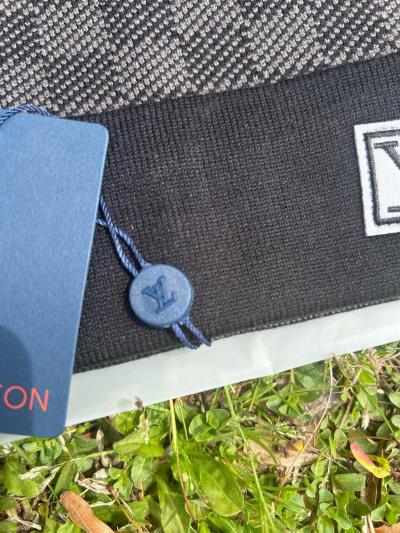 Authentic Louis Vuitton LV Knit Beanie Grey black Monogram - Thumbnail 4