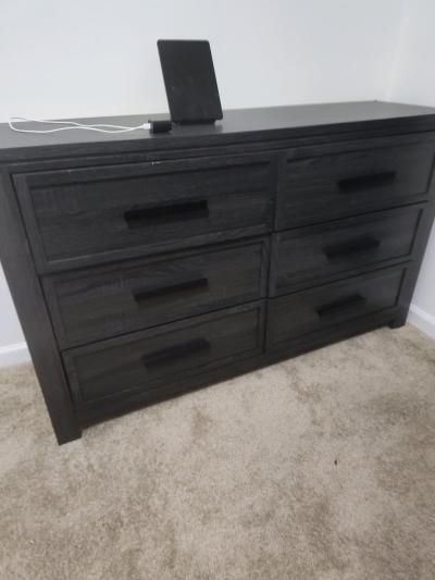 Queen Bedroom Set - Thumbnail 5