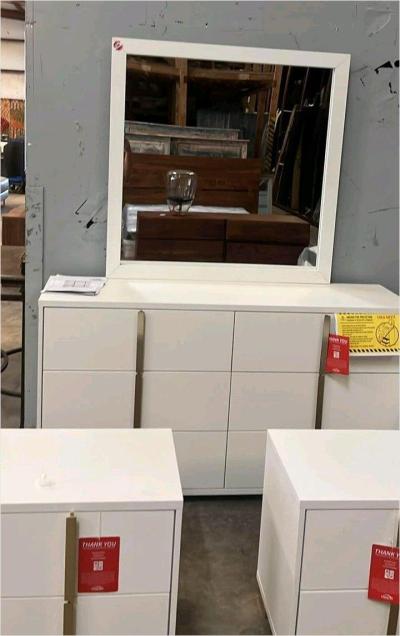 Modern White  Gold Bedroom Set with LED Bed  Queen Size - Thumbnail 9