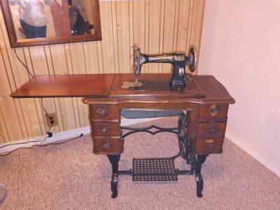 white company 1913 treadle sewing machine - Glenoma, Washington