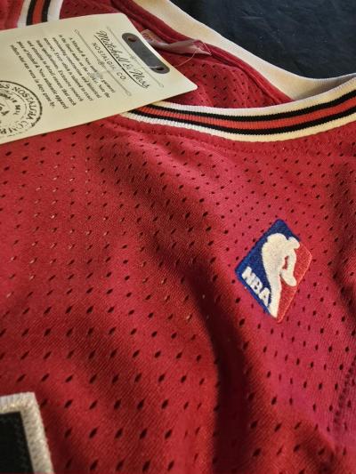 Michael Jordan #23 Chicago Bulls SIGNED HOME RED 1997'-1998' NBA FINAL'S MICHELLE & NESS HARDWOOD CLASSICS AUTHENTICJERSEY - Thumbnail 8