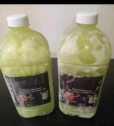 DOTTMANN FROZEN NUTTCRACKERS SOUR APPLE KIWI BIG SIZE - Thumbnail 1