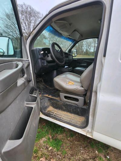 van 3500 GMC chevrolet - Thumbnail 5