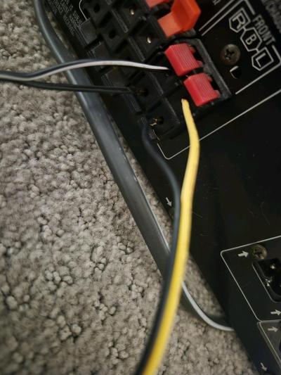 4 speakers 8 inch sub sound bar and receiver - Thumbnail 3