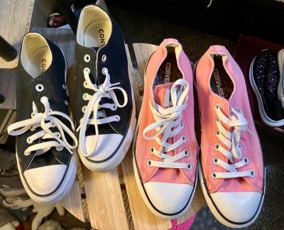 TWO PAIR CONVERSE SNEAKERS - Thumbnail 3