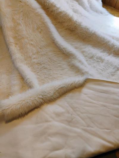 130 sq foot Sheepskin Rug - Thumbnail 3