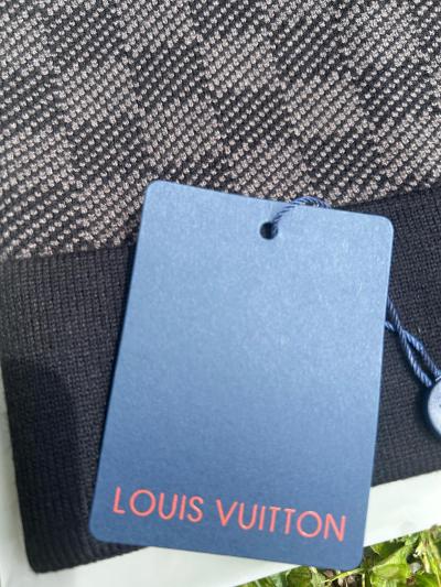 Authentic Louis Vuitton LV Knit Beanie Grey black Monogram - Thumbnail 3
