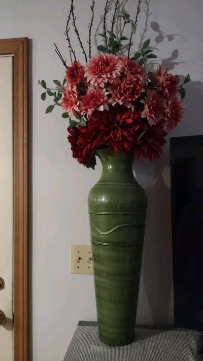 A vase 23 inch tall - Thumbnail 2