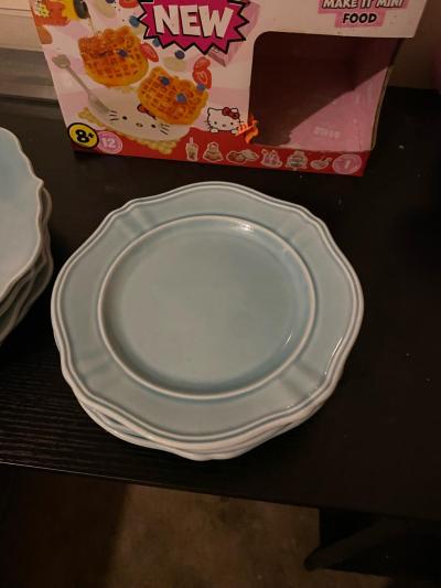 plates set - Cleveland, Ohio