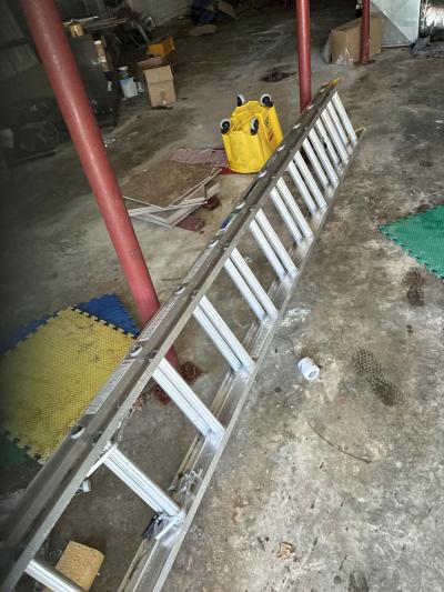 Aluminum Extension Ladder - Thumbnail 2