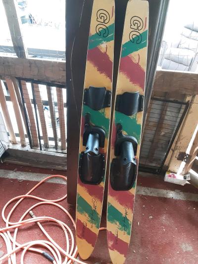 2 sets of water skis - Thumbnail 4