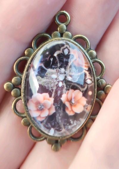 haunted cross picture in a pendant - Thumbnail 11
