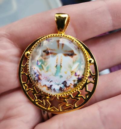 Gold pendant with a cross - Thumbnail 2