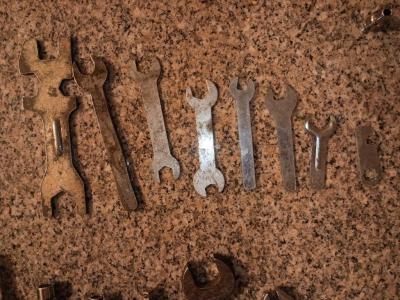 mix of tools and power tools - Thumbnail 7