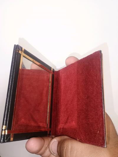 A 1970s Hippie Girl Fold Over Mirror Compact Faux Leather - Thumbnail 8