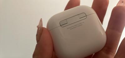 AirPods 4 with active noise cancellation - Thumbnail 2