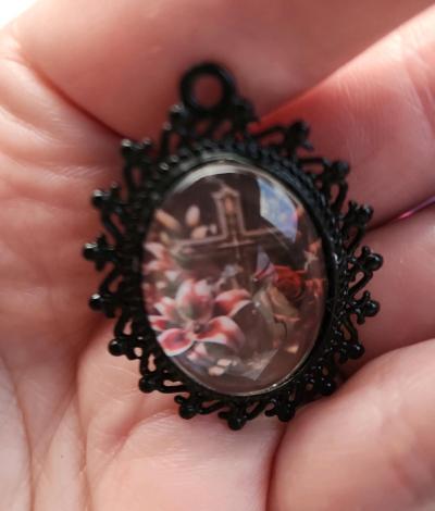 Cross n flowers in black pendant - Thumbnail 6
