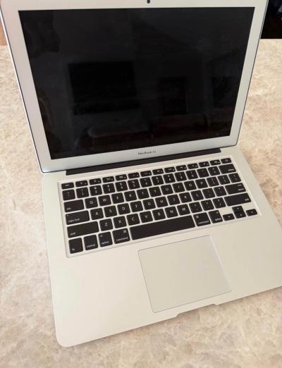 MacBook - Thumbnail 3