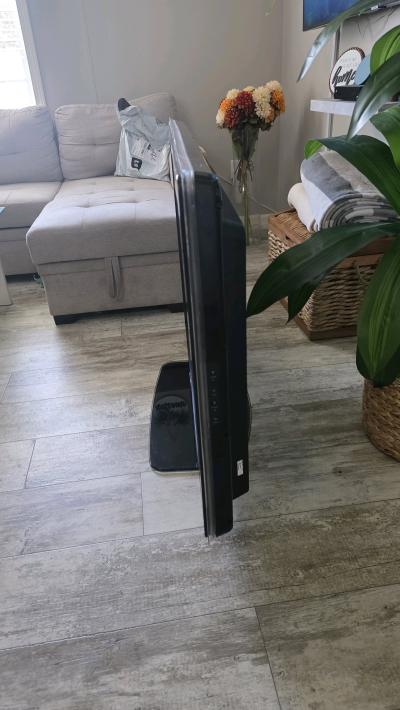 47 Phillips TV - Thumbnail 2