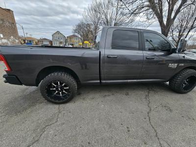 2019 Dodge Ram 1500 quad cab - Thumbnail 6