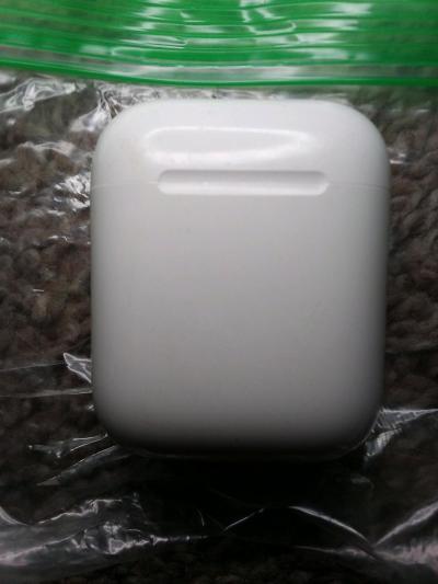 3rd Generation Airpods with MagSafe Charging Case - Thumbnail 2