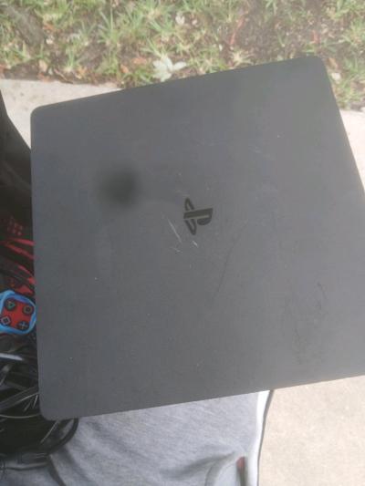 Playstation 4 comes with cord red controller and a full grip - Thumbnail 8