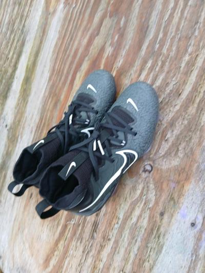 zapatos de bisbol y softball