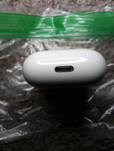 3rd Generation Airpods with MagSafe Charging Case - Thumbnail 4