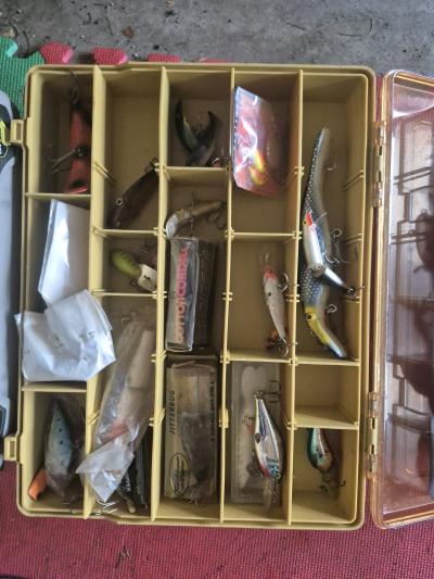 huge fishing lot - Thumbnail 2