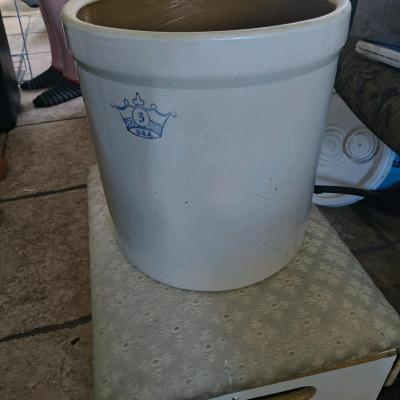 Blue crown stone ware crocket