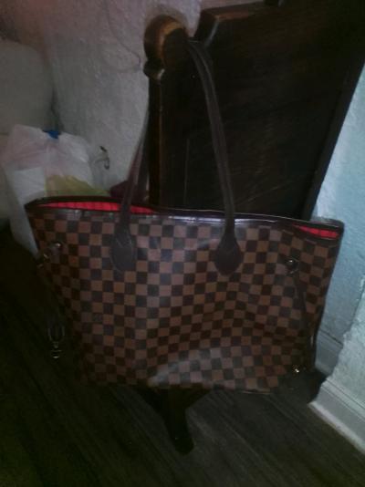 This bag is the Louis Vuitton Neverfull MM in the Damier bne - Thumbnail 3