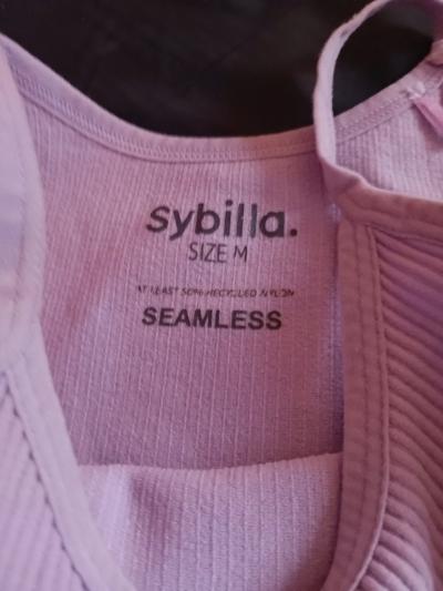 a purple tank top - Thumbnail 2