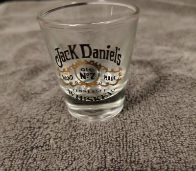 Shot glasses with pride in mint conditionn no flaws - Thumbnail 2