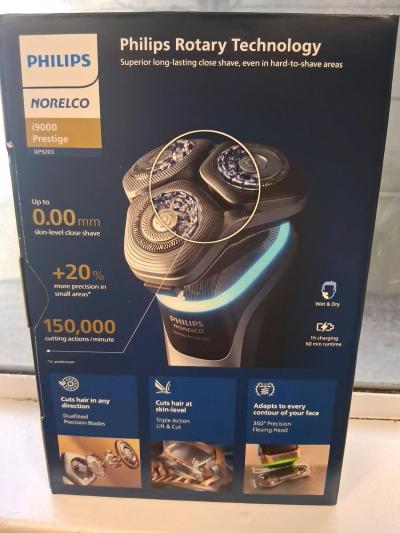 Philips Norelco i9000 Prestige Electric Shaver  XP9203 - Thumbnail 1