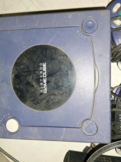 gamecube and 4 controllers - Thumbnail 2