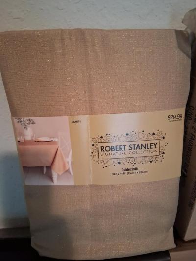 Brand new Robert StanleynTablecoth