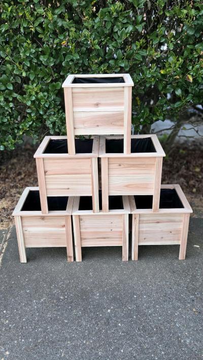 Cedar planters - Thumbnail 4